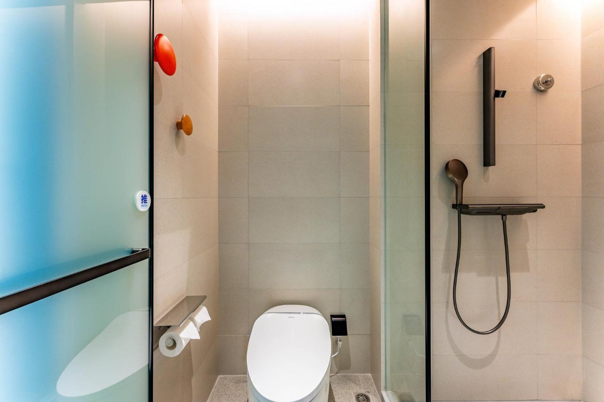 Hotel Express Jing'an Temple By Ihg 4*